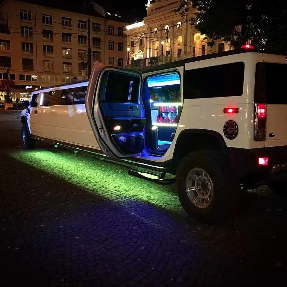 Interiér limuzíny Hummer H2 v Bratislave